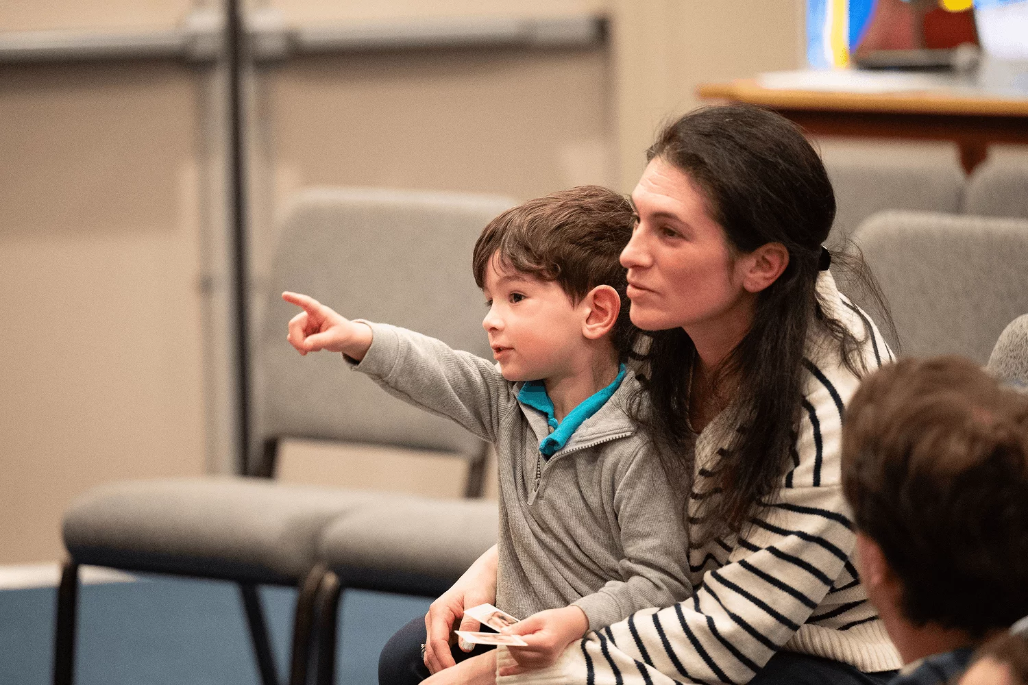 mother and child at tot shabbat service