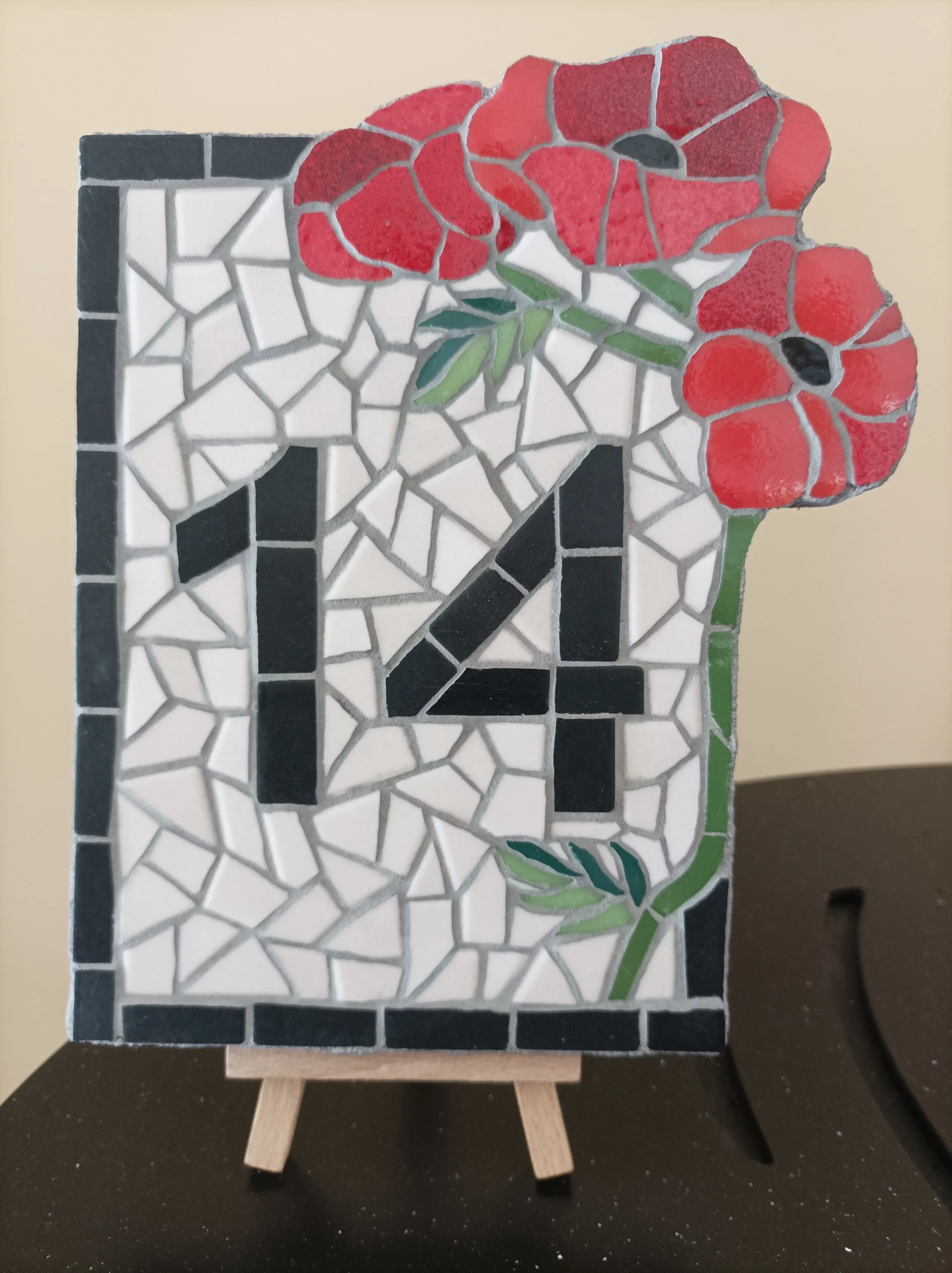 Mosaïque de coquelicots pour un numéro de porte