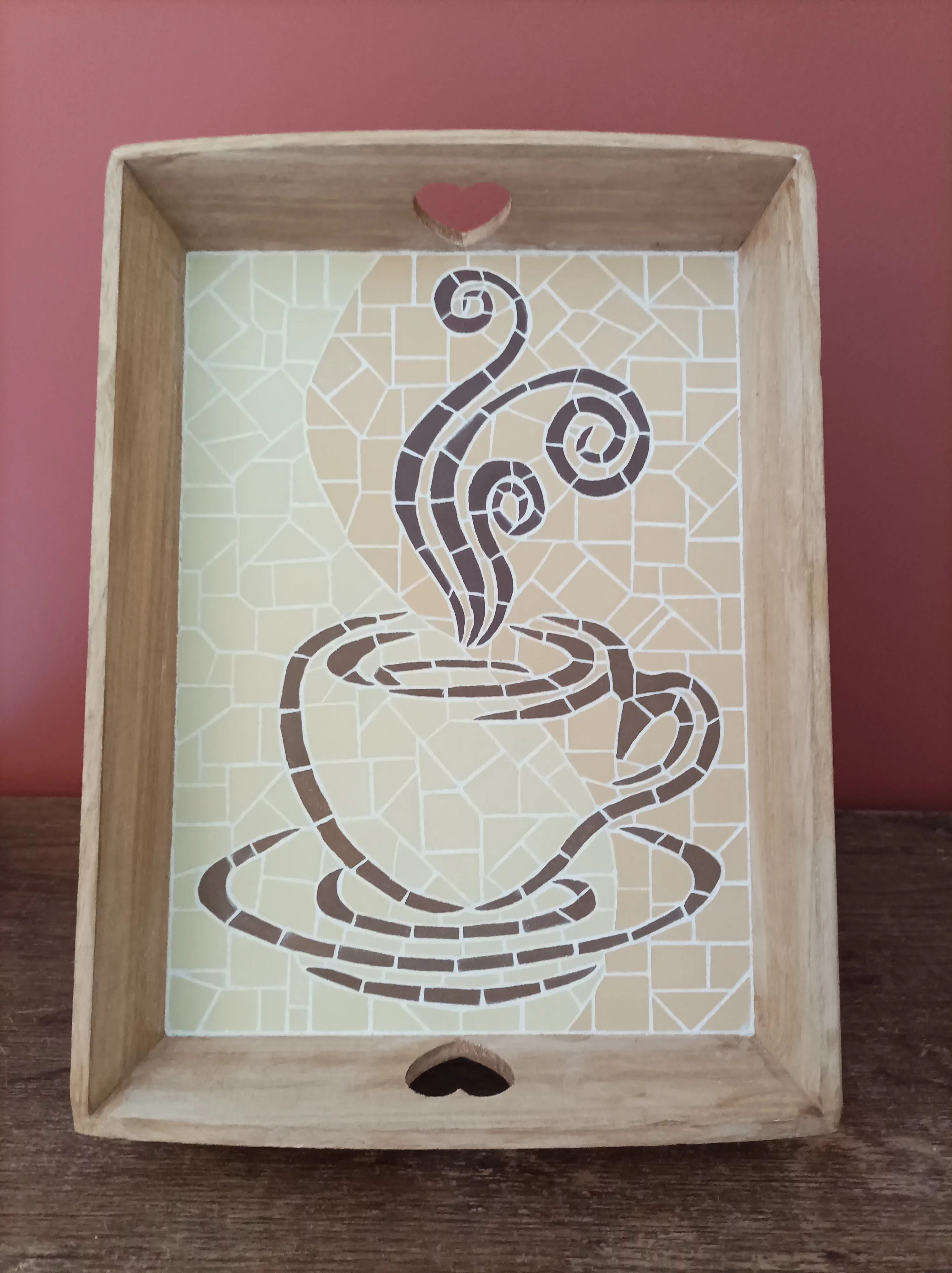 Mosaïque d'un café fumant sur un plateau