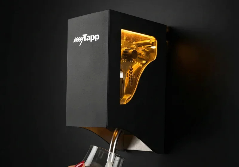Torneira de chopp automatizada myTapp FAST em alumínio preto e acrílico amarelo