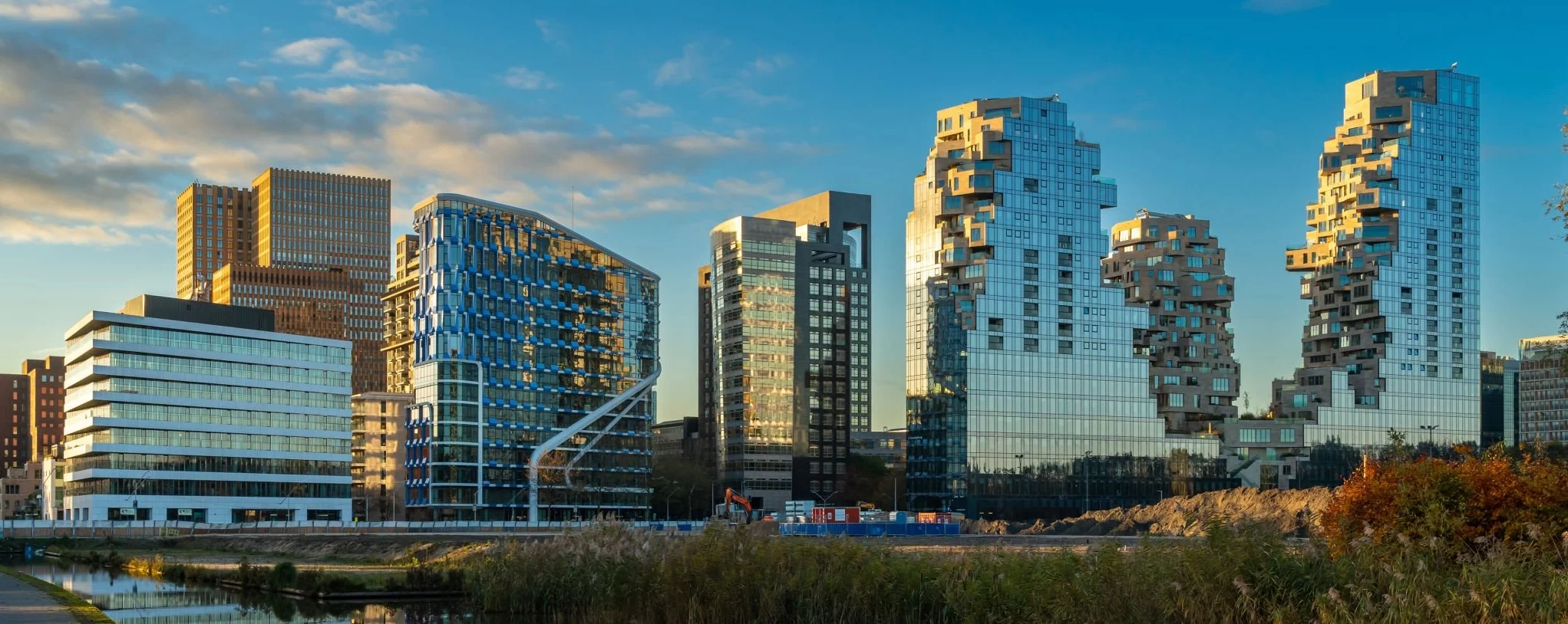 Uitzicht op gebouwen aan de Zuidas, Amsterdam